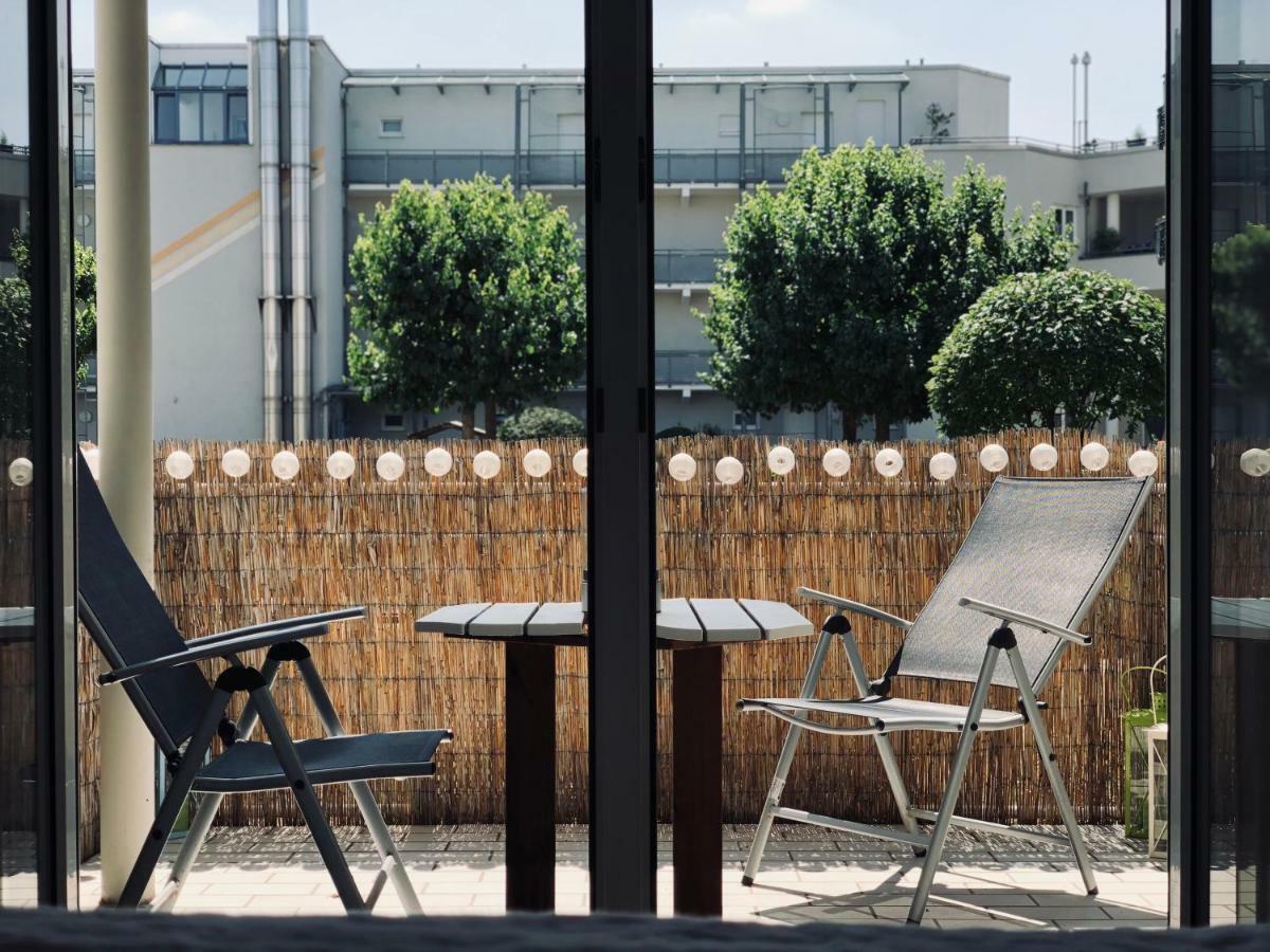 Parkplatz Und Balkon - Burberg'S Heimathafen In Wiesbaden Luaran gambar