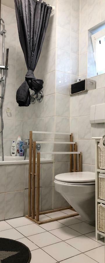 Parkplatz Und Balkon - Burberg'S Heimathafen In Wiesbaden Luaran gambar